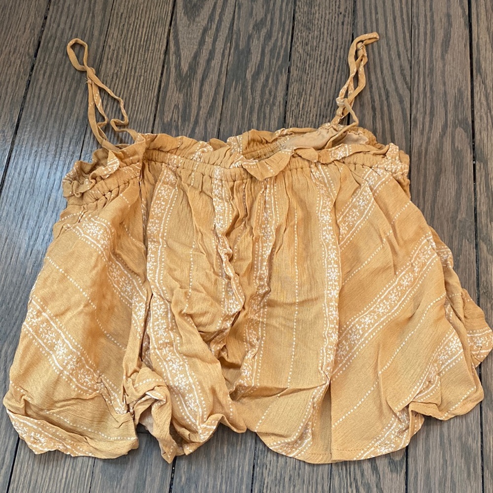 NWOT Yellow and white flowy crop top